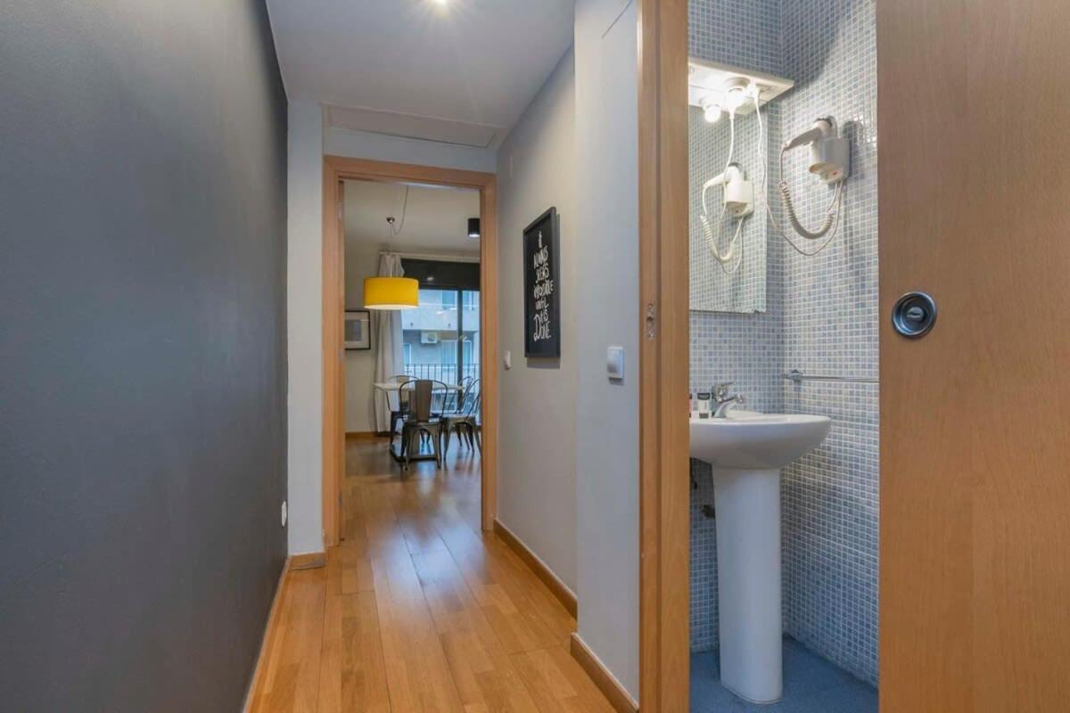 2 Bedroom Duplex Apartment With Balcony 4-3 Barcelona Exterior foto