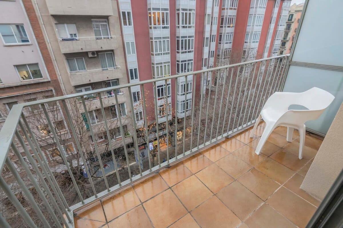 2 Bedroom Duplex Apartment With Balcony 4-3 Barcelona Exterior foto