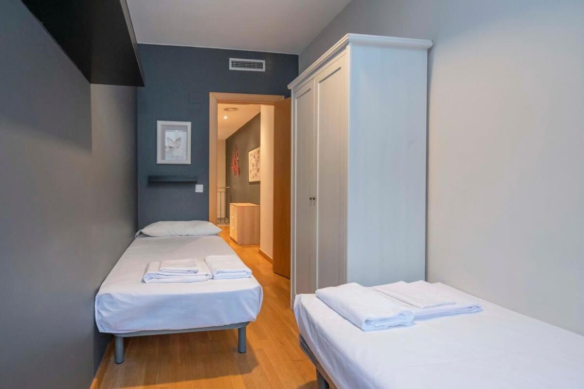 2 Bedroom Duplex Apartment With Balcony 4-3 Barcelona Exterior foto