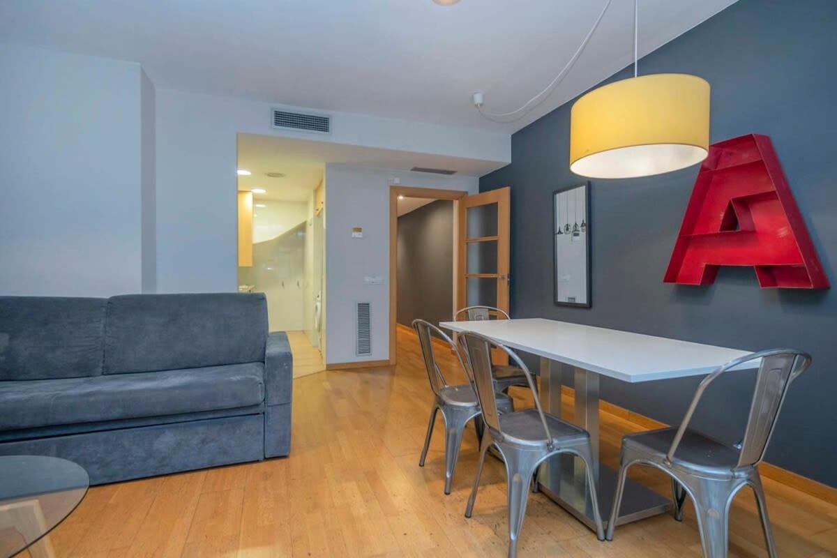 2 Bedroom Duplex Apartment With Balcony 4-3 Barcelona Exterior foto