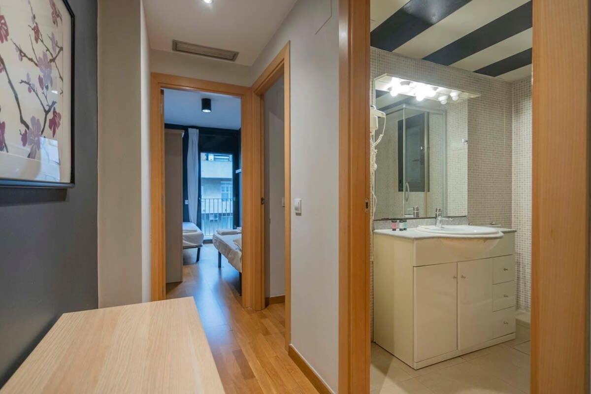2 Bedroom Duplex Apartment With Balcony 4-3 Barcelona Exterior foto