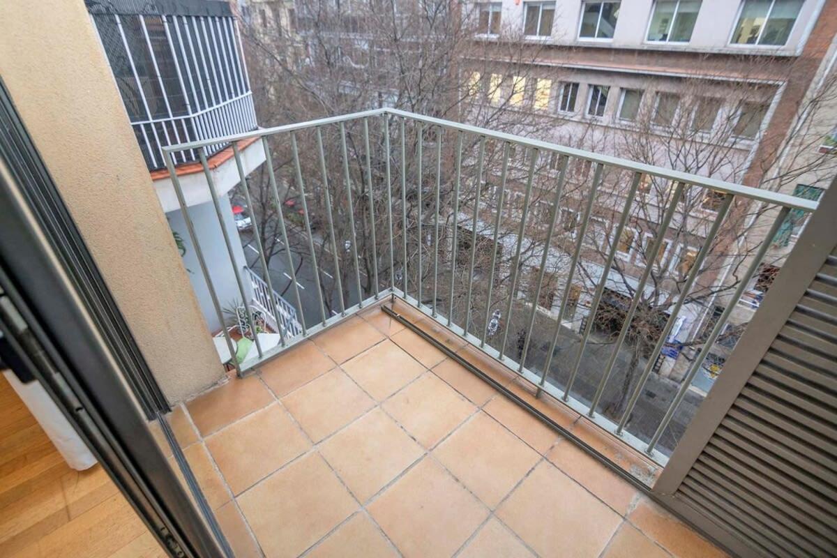 2 Bedroom Duplex Apartment With Balcony 4-3 Barcelona Exterior foto